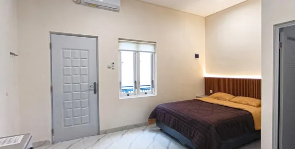 Balcón privado de una habitación de AVILITA House con vistas tranquilas a Kuta Selatan